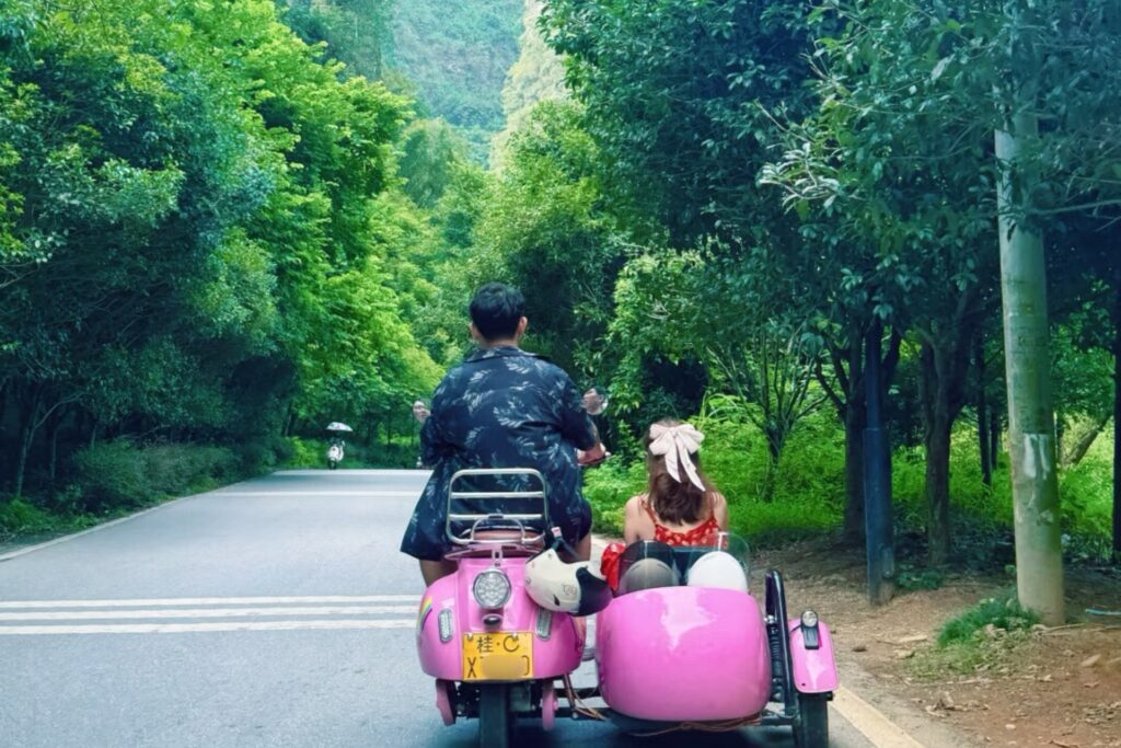 Scooter à Galerie des Dix Li