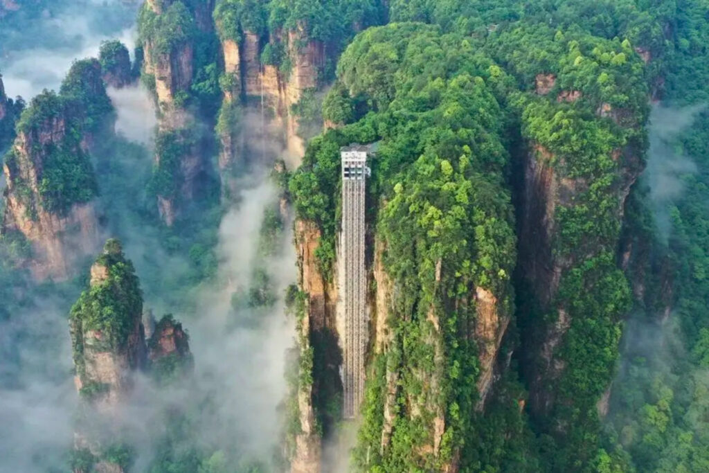 Ascenseur Bailong 百龙天梯 dans le parc de Zhangjiajie 张家界