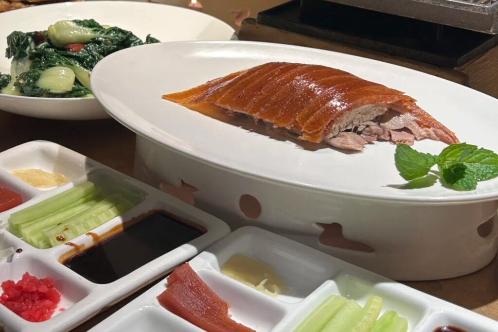 Canard laqué traditionnel servi au restaurant Siji Minfu à Pékin