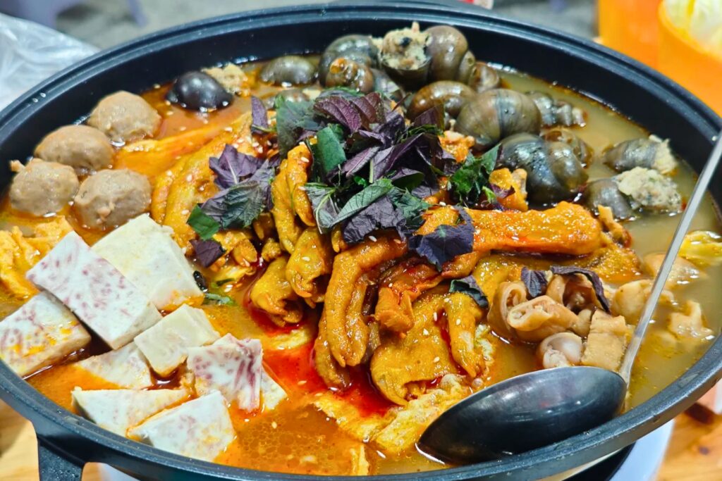 Luosijiao bao (螺蛳鸭脚煲)