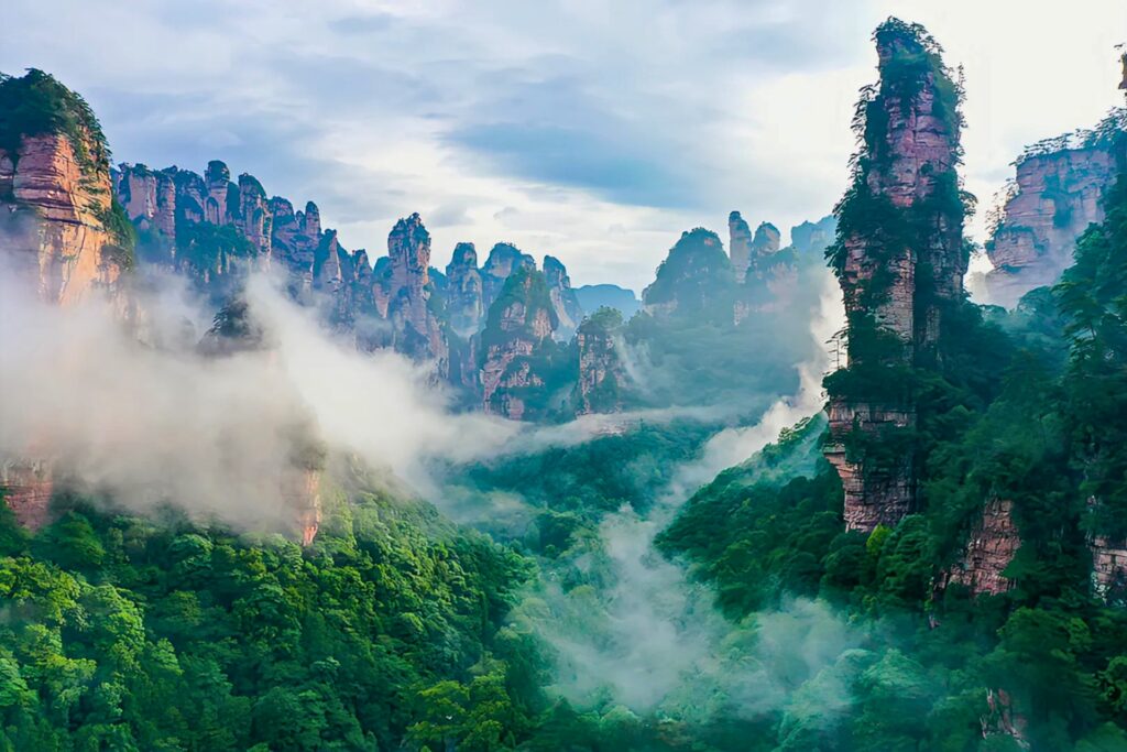 Montagnes de Zhangjiajie (武陵源), région du Hunan connue pour sa cuisine épicée