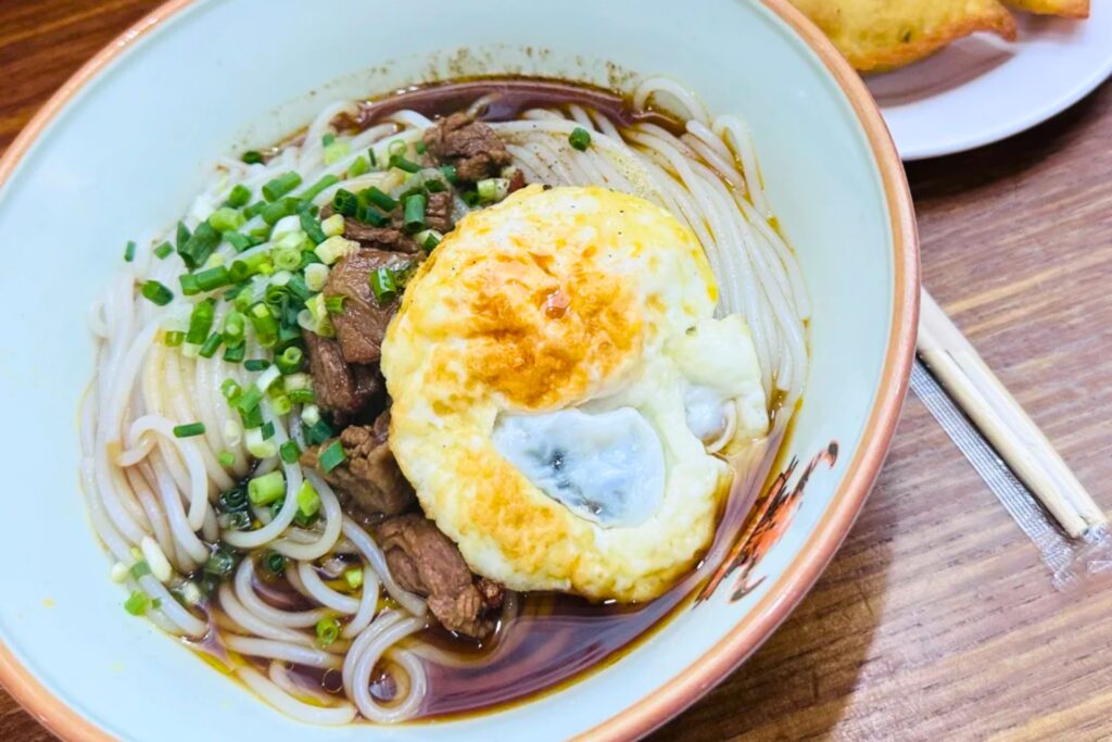 Nouilles traditionnelles 牛杂炖粉 du restaurant 刘聋子粉馆 à Zhangj