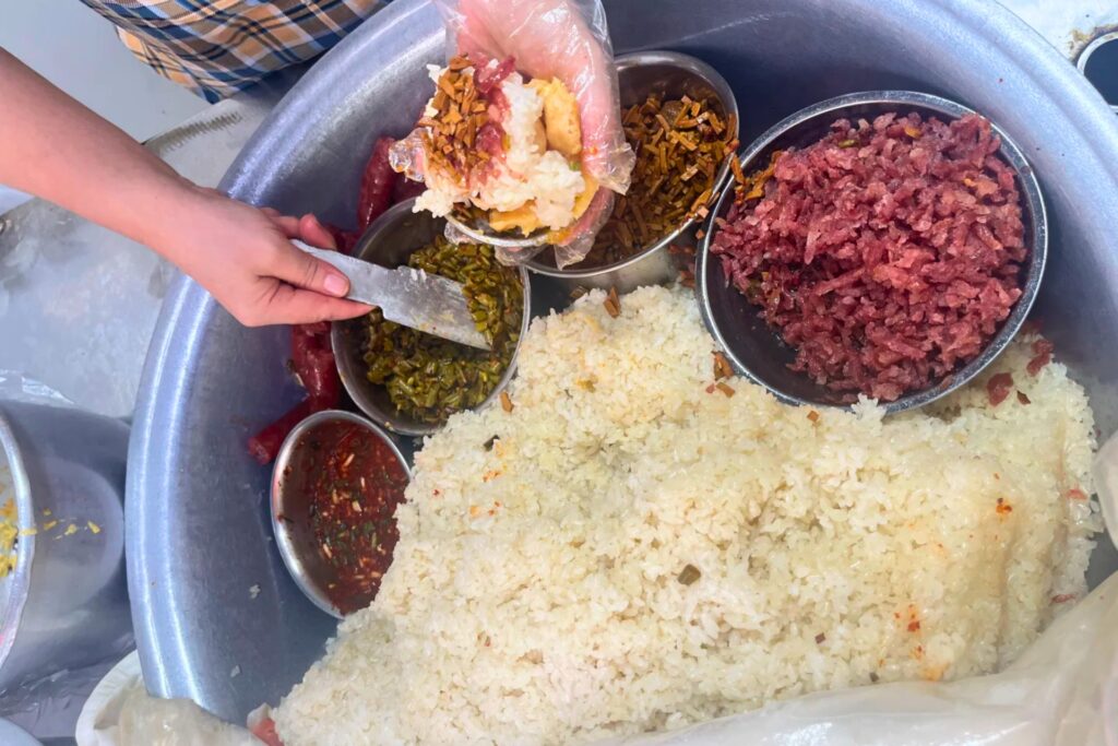 Nuòmǐ fàn (糯米饭)