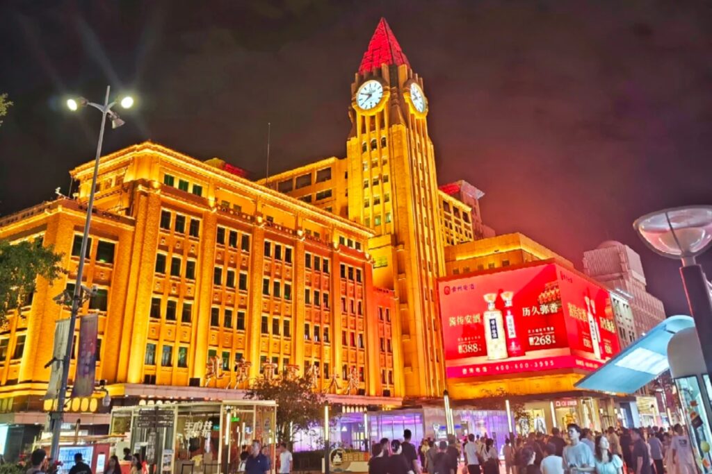 Rue Wangfujing de nuit – Pékin gastronomique