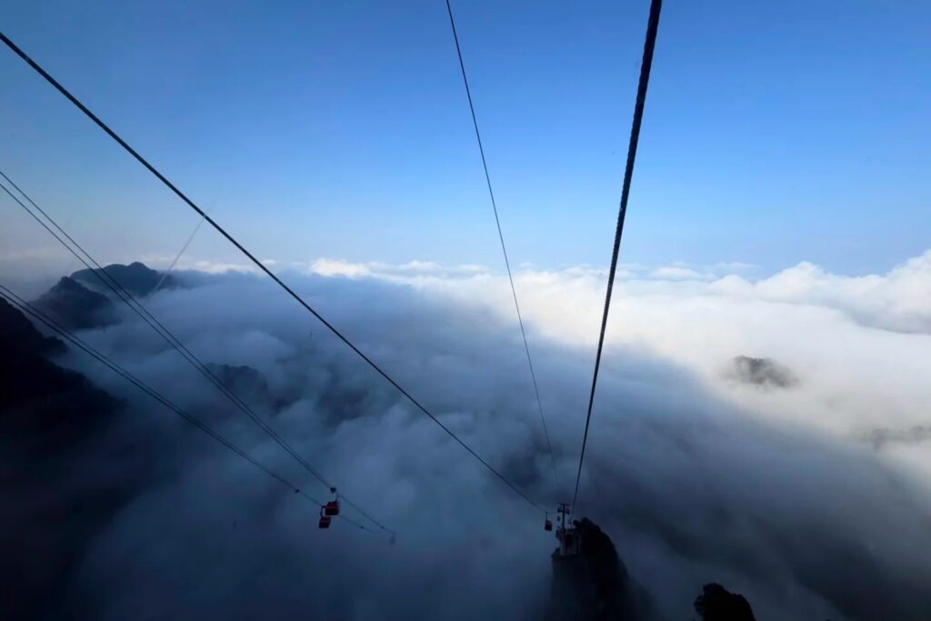 Téléphérique de Tianmenshan 天门山, l’un des plus longs du monde