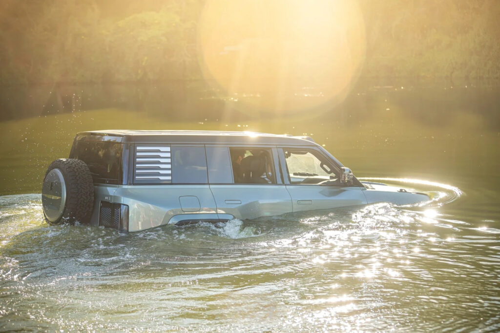 U8 naviguant sur l'eau