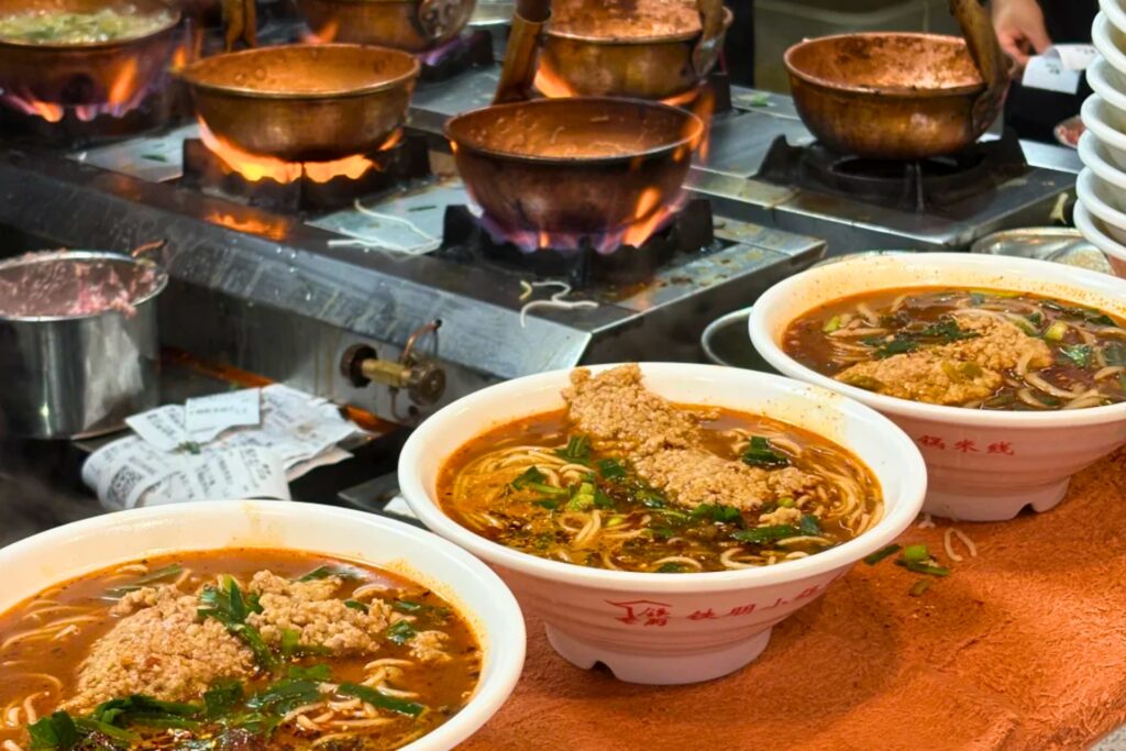 小锅米线 – Nouilles du Yunnan cuites dans un petit pot individuel