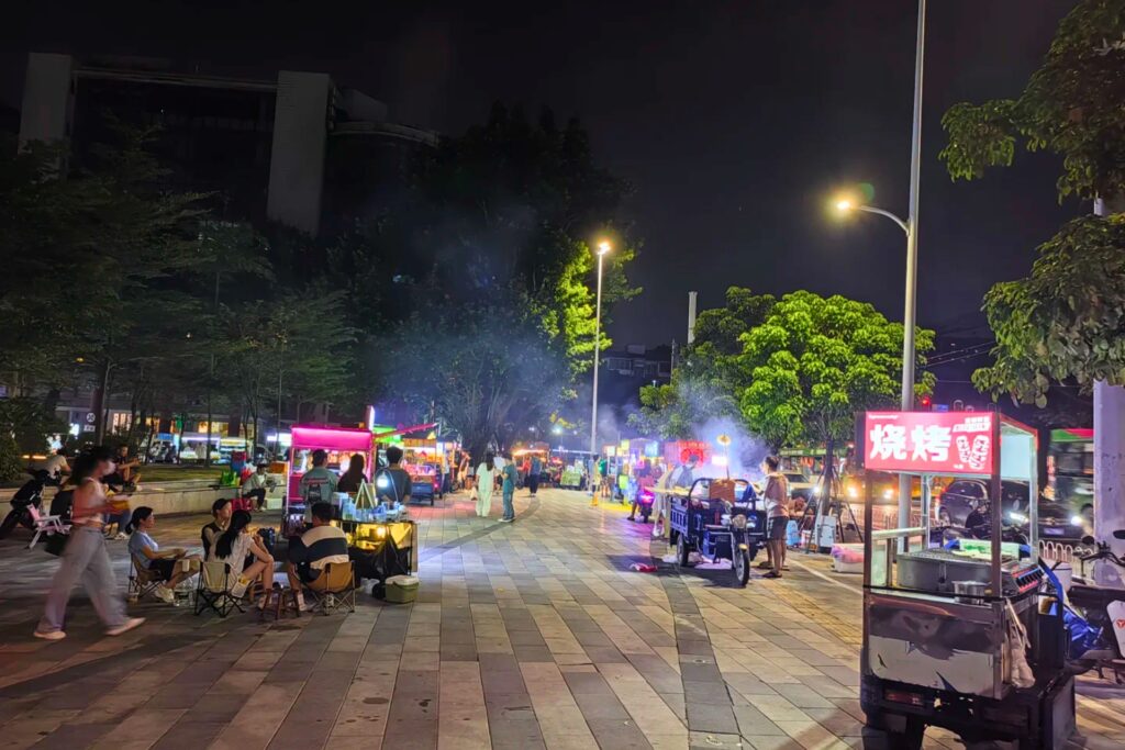 西华路夜市 (Xīhuálù yèshì)