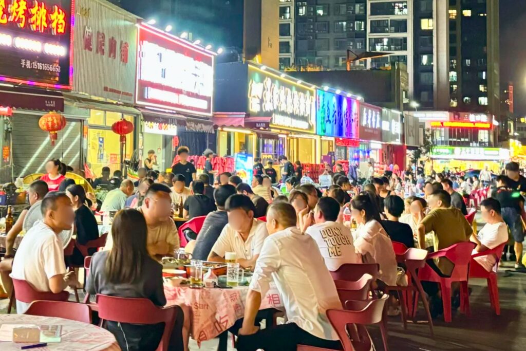 Restaurant de quartier en Chine fréquenté presque uniquement par des clients locaux