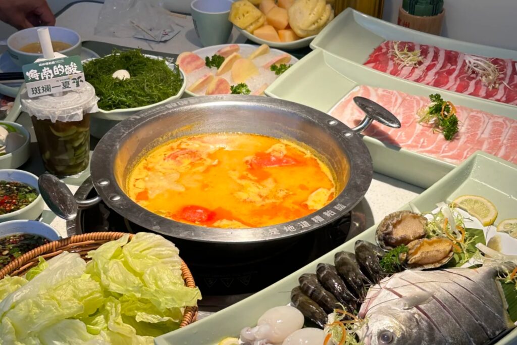 Bouillon fermenté acidulé 糟粕醋 de Hainan, spécialité locale au parfum vif et tropical