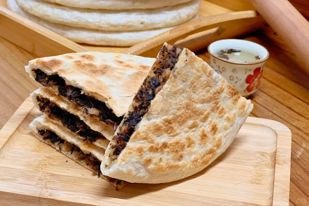Galette de Yongjia (Yǒngjiā mài bǐng 永嘉麦饼), spécialité de Wenzhou farcie au porc et légumes