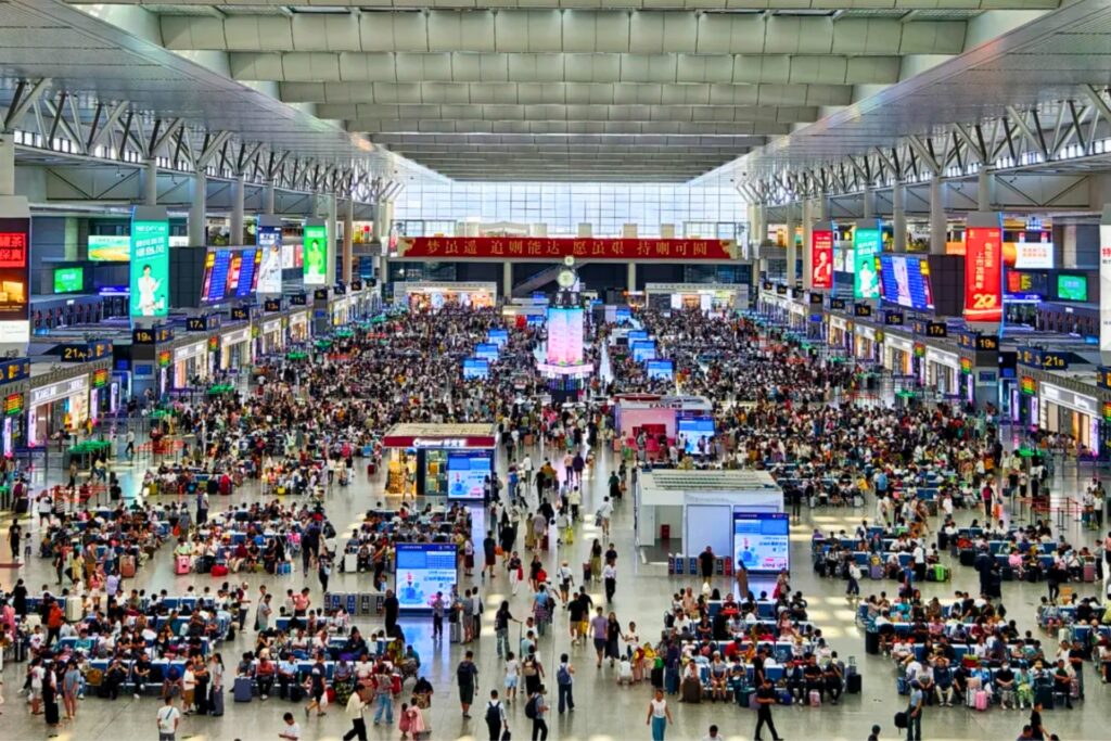 Gare de train à grande vitesse en Chine, impressionnante mais déroutante pour un premier voyage sans préparation