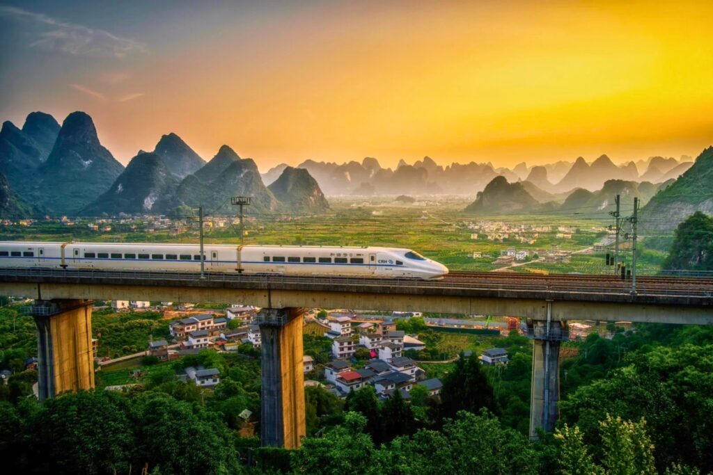 Gare de train à grande vitesse en Chine – moderne mais très structurée