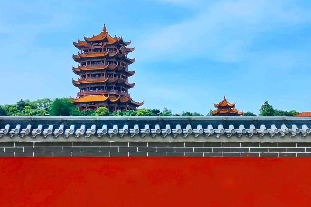 Mur rouge près de 黄鹤楼 à la sortie C du métro 司门口, spot photo populaire