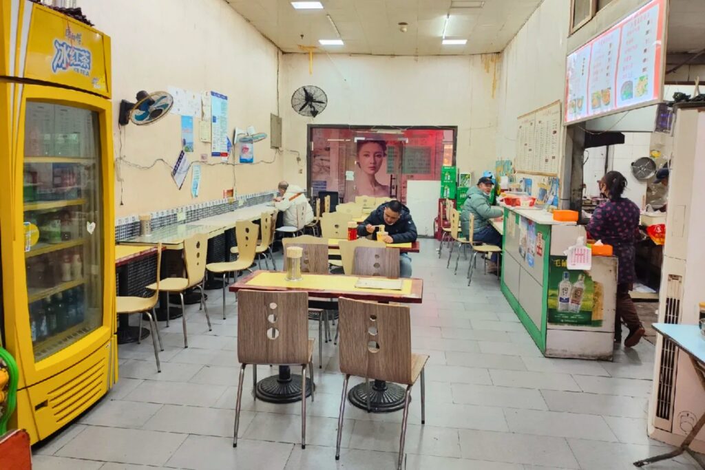 Petit restaurant local en Chine, exemple d’un lieu simple mais fiable pour manger sans risque