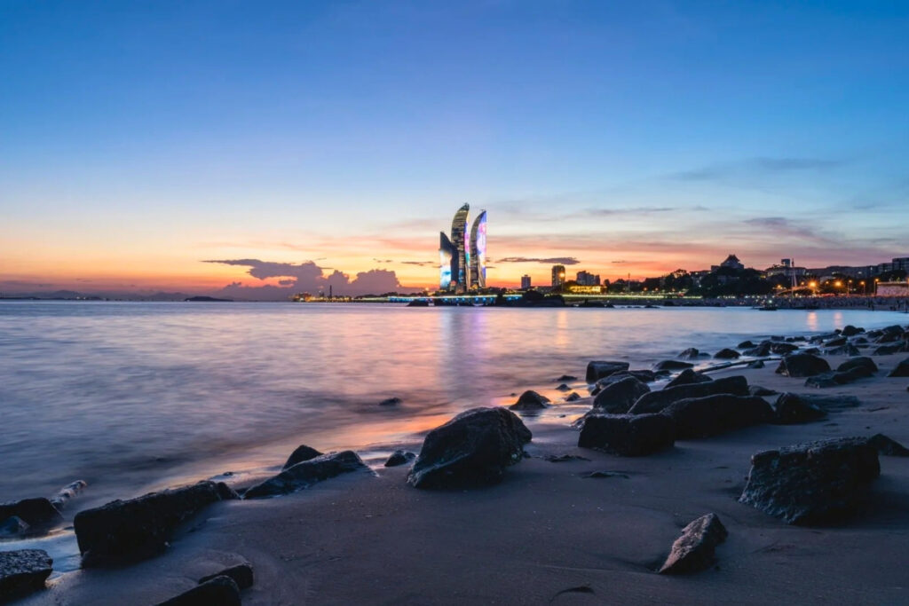 Plage de Baicheng 白城沙滩 à Xiamen, entre mer, sable et ville