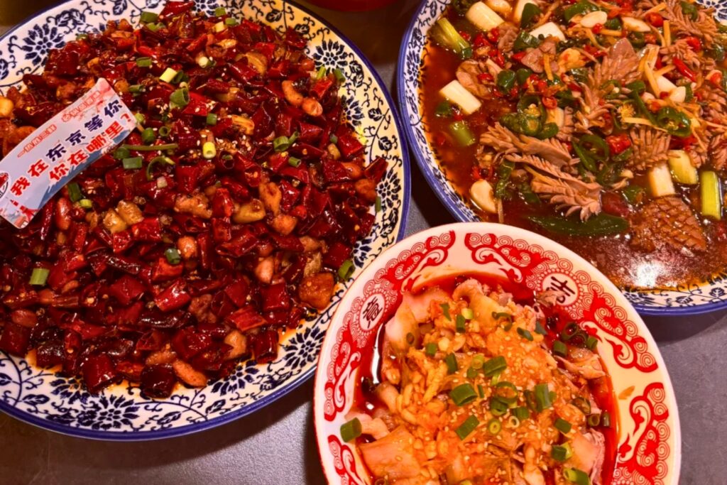 Plats chinois très pimenté du Sichuan – attention au niveau de 辣