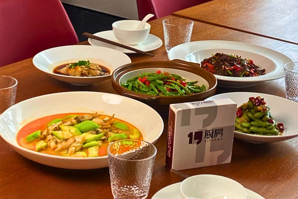 Repas simple du quotidien en Chine, loin des clichés touristiques