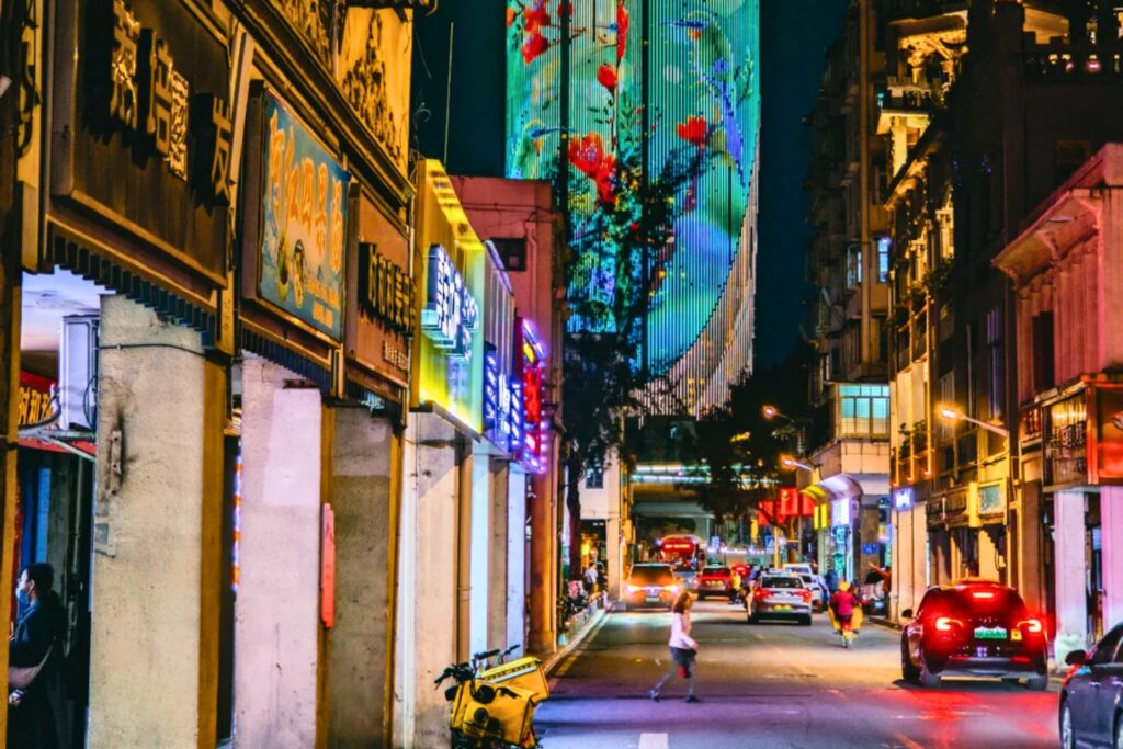 Rue nocturne de Xiamen 厦门 ambiance urbaine et cuisine de rue chinoise