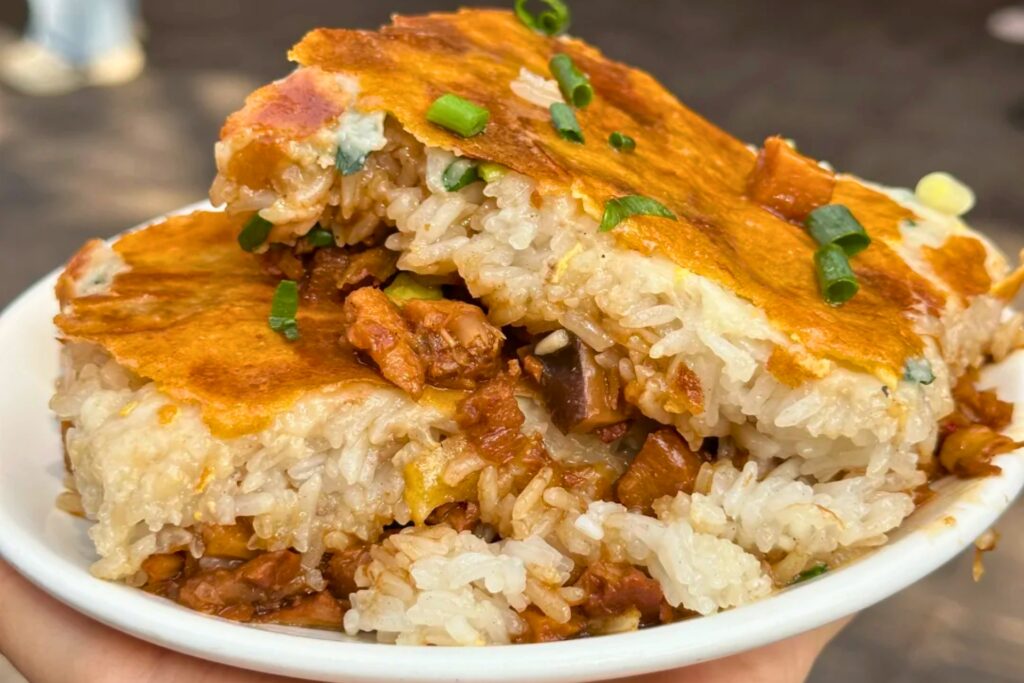 Sanxian doupi 三鲜豆皮 croustillant, spécialité de Wuhan à base de riz gluant et œuf