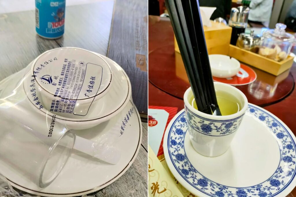 Kit de vaisselle (bol, tasse, baguettes) emballé sous plastique, standard d'hygiène dans les restaurants du sud de la Chine.