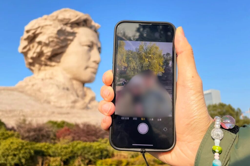 Téléphone préparé pour voyager en Chine avec paiement mobile et applications locales