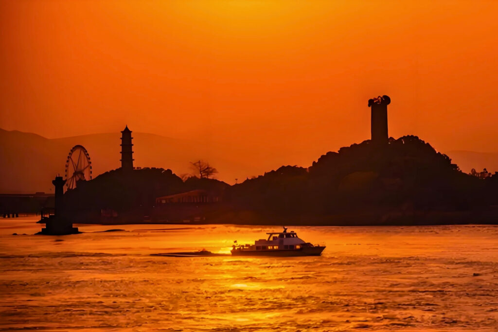 Traversée en bateau vers Jiangxin Yu sur le fleuve Ou à Wenzhou