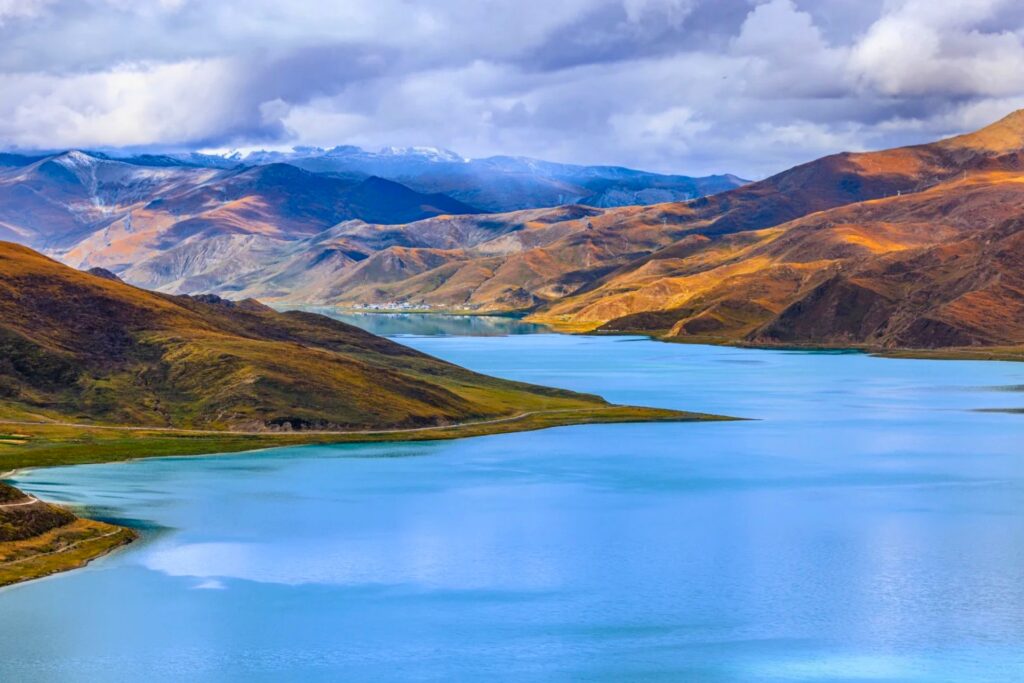Vallée du Yarlung 雅江河谷 sur la route entre Lhassa et Yamdrok