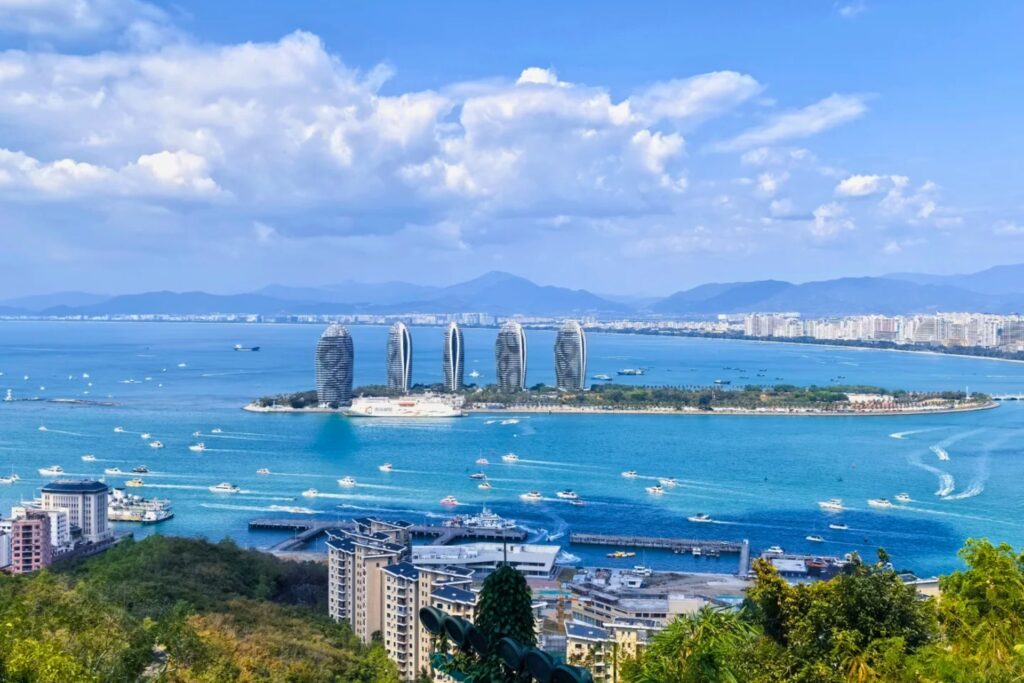 Vue panoramique de Sanya depuis le sommet du parc 鹿回头风景区