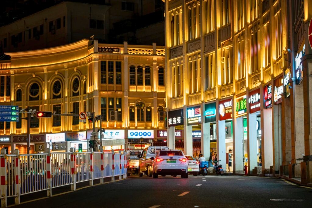 Zhongshan Road 中山路 à Xiamen, rue gastronomique emblématique sous les arcades
