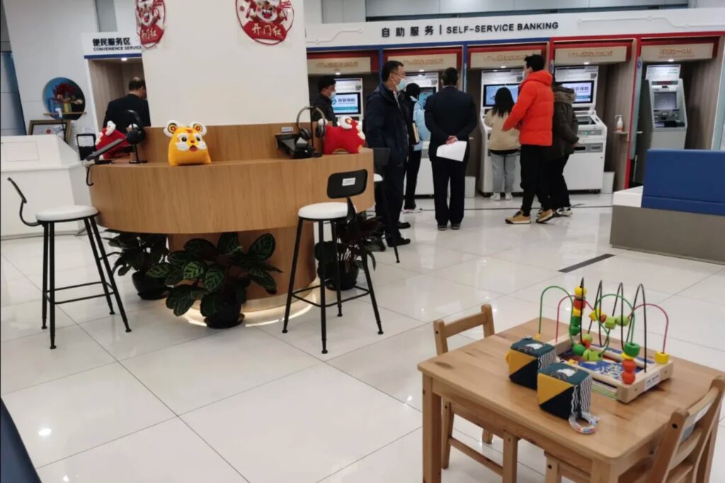 Attente silencieuse en Chine : quand les jours passent sans réponse, ni responsable clairement identifié