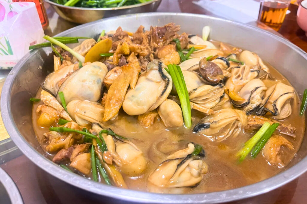 Huîtres de Shajing shājǐng háo à Shenzhen, chair laiteuse et douce issue des zones côtières, produit emblématique mangé selon la saison