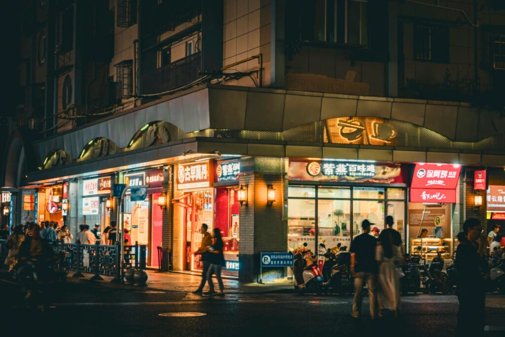 Petits restaurants de quartier à Shenzhen fréquentés par les habitants, lieux simples pour manger comme un local