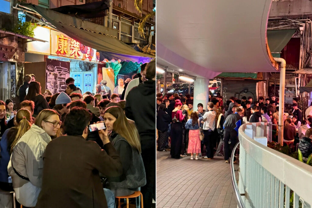 Restaurant bondé à Hong Kong à l’heure de repas, fréquenté par des étudiants internationaux