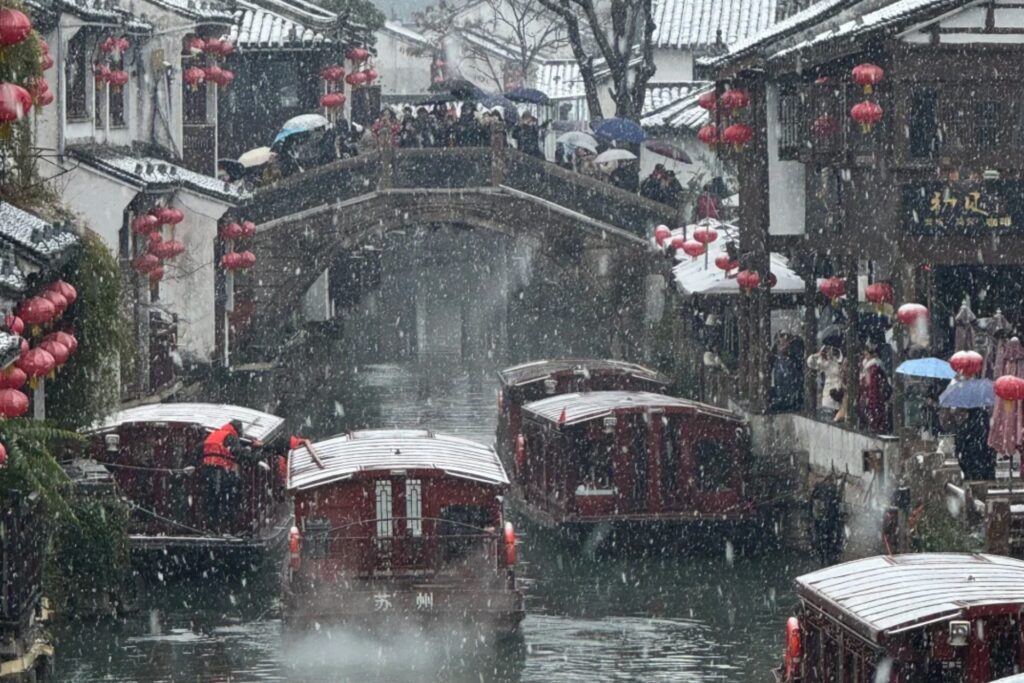 Canal de Suzhou en hiver, ambiance grise et froide, peu propice à la flânerie qui fait le charme de ces lieux