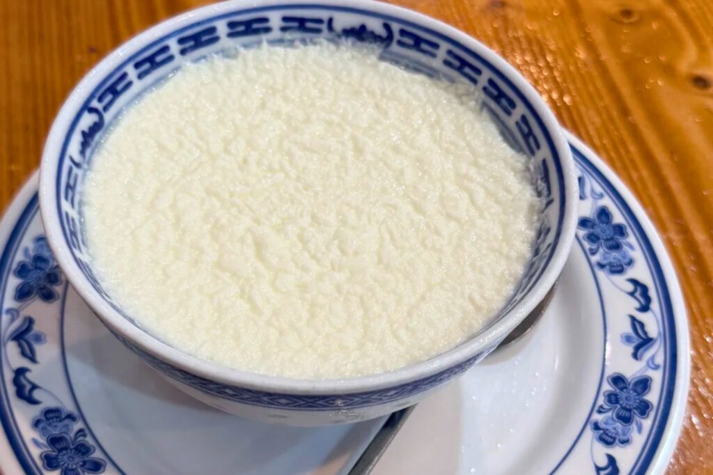 Dessert cantonais Shuāngpínǎi 双皮奶 pudding au lait typique du Guangdong
