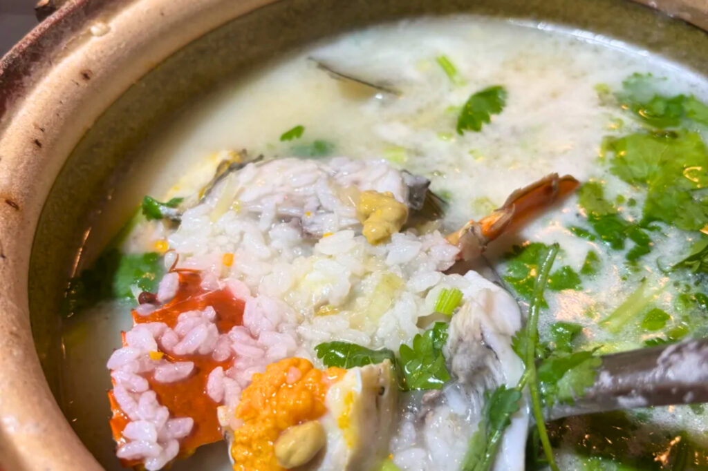 bol de congee de fruits de mer (夜宵粥 Yexiao Zhou) dans un restaurant de nuit à Shenzhen