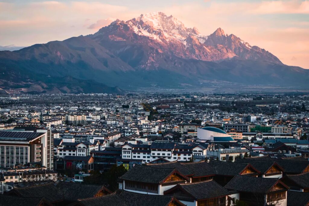 Vue panoramique sur les toits de Lijiang