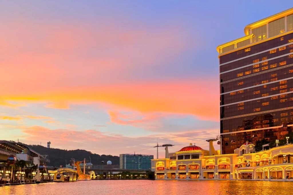 Wynn Palace à Macao au coucher du soleil